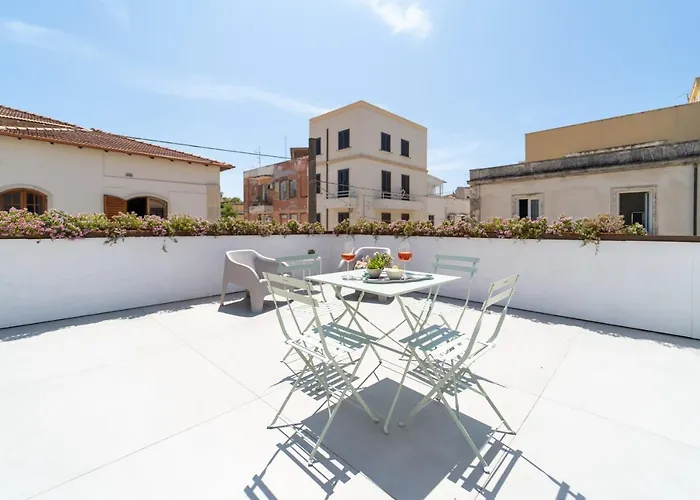 Guesthost - Santa Lucia Charming With Terrace Syracuse