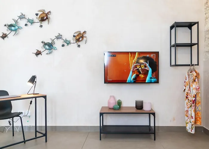 Guesthost - Santa Lucia Charming With Terrace Apartmán